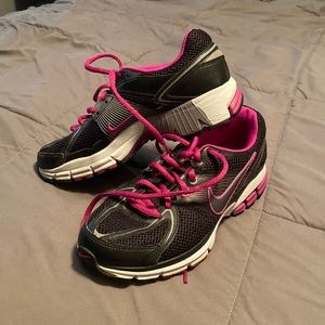 Nike tennis shoes! Womens size 7